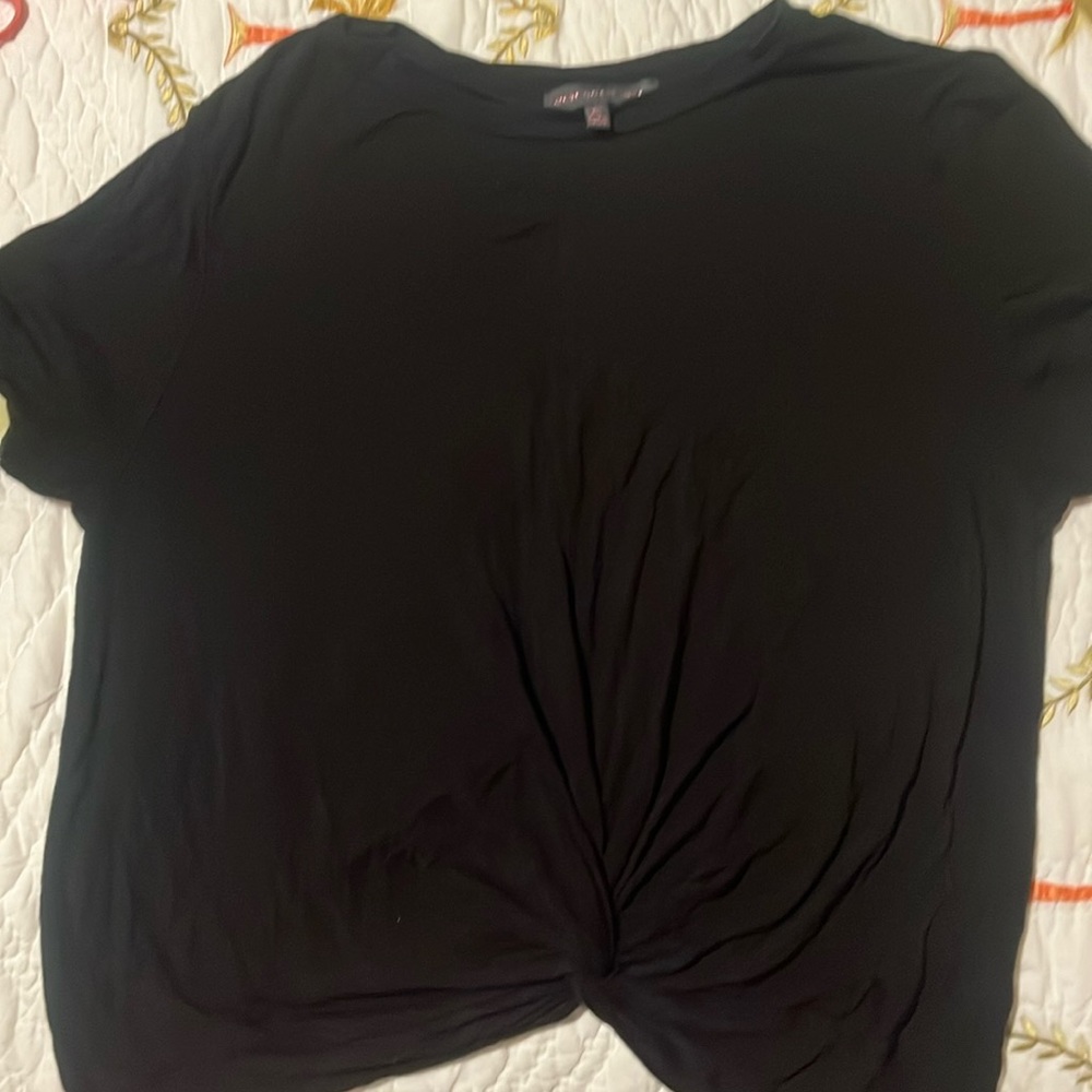 West coast love .. black shirt, knots in front